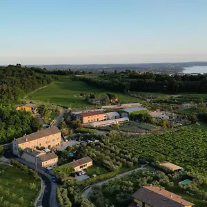 https://corte-castello.hotelinveneto.com